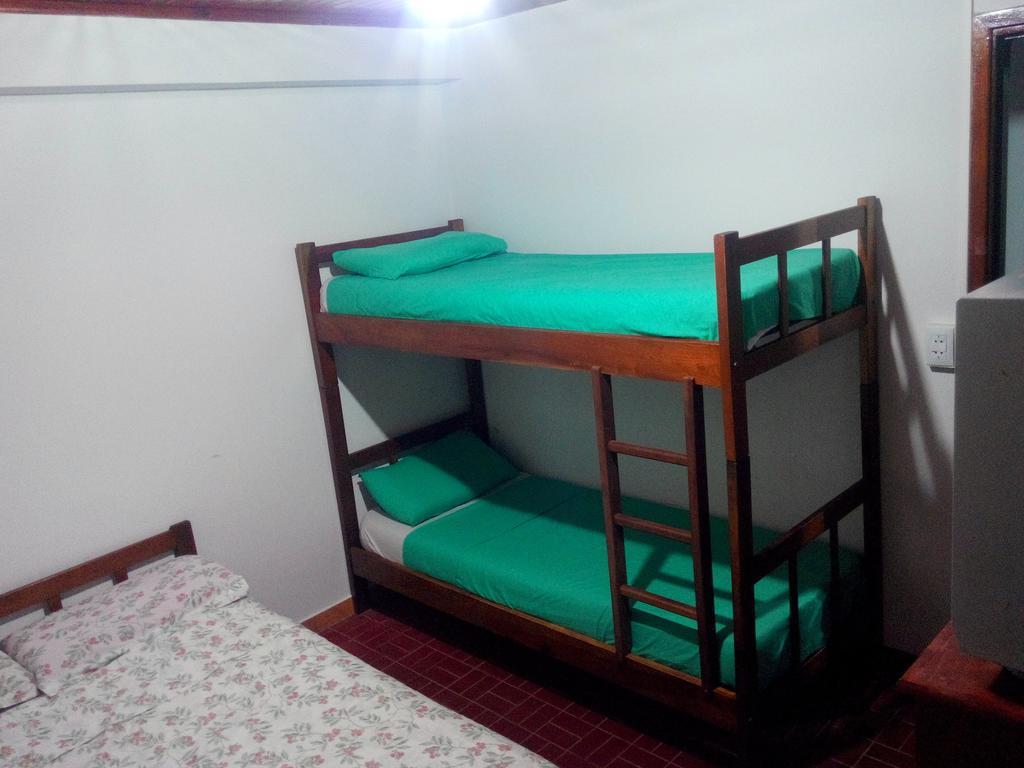 Iguazu Rey Hostel Пуерто-Іґуасу Номер фото