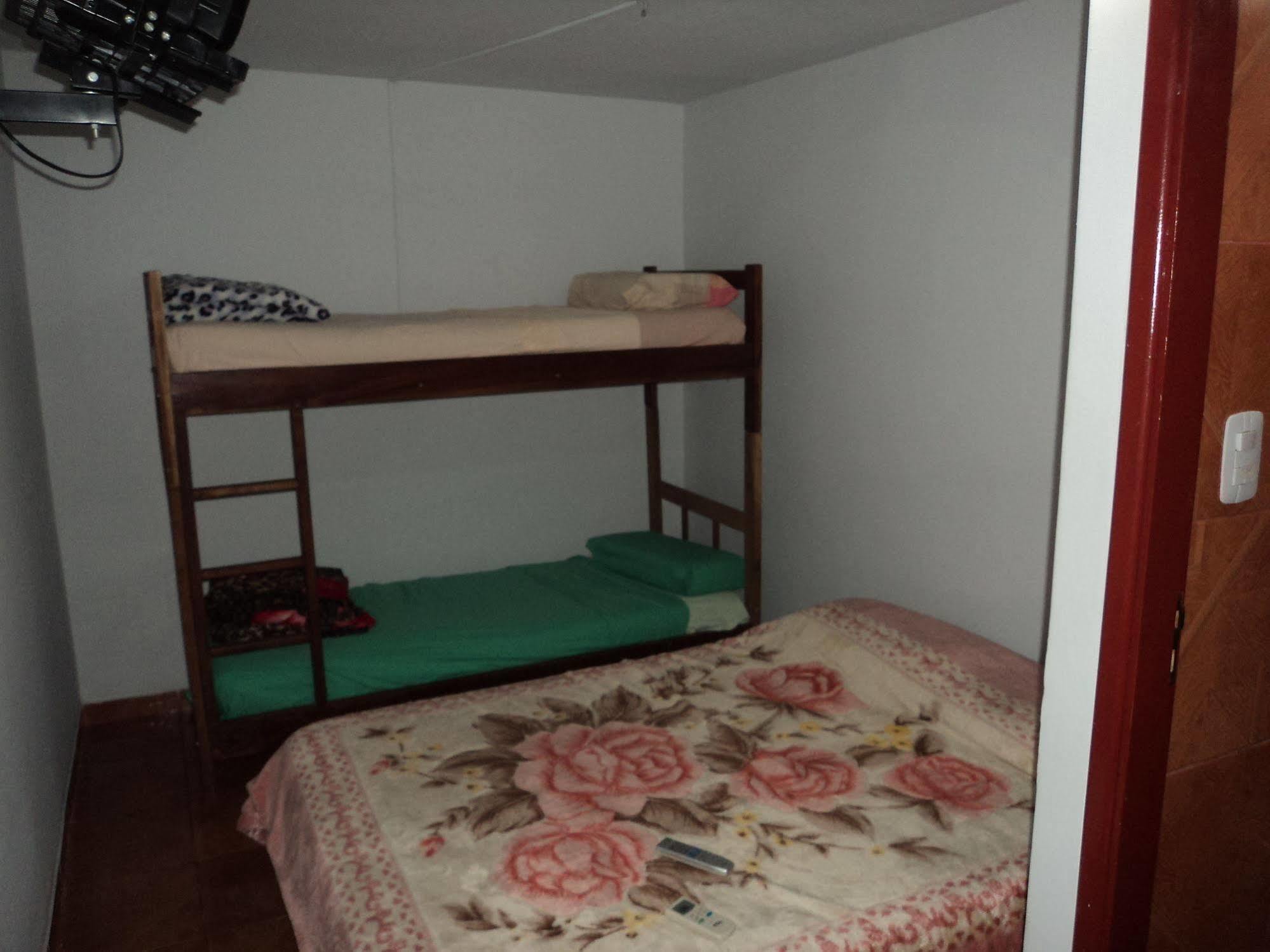 Iguazu Rey Hostel Пуерто-Іґуасу Екстер'єр фото